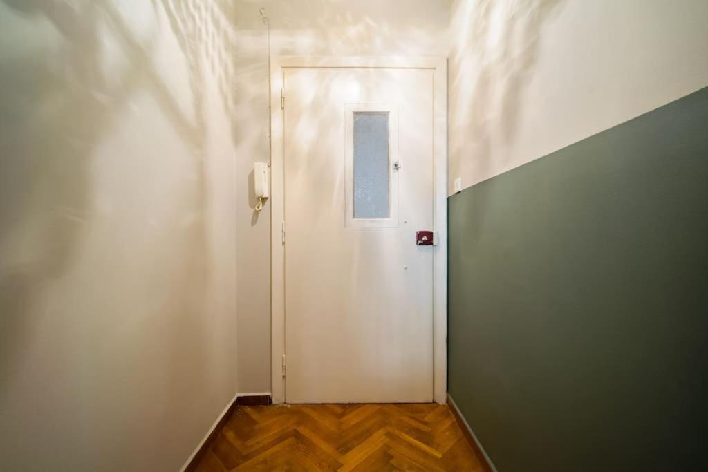 Emporikon Apartment Steps From Historic Center Athens Exterior photo